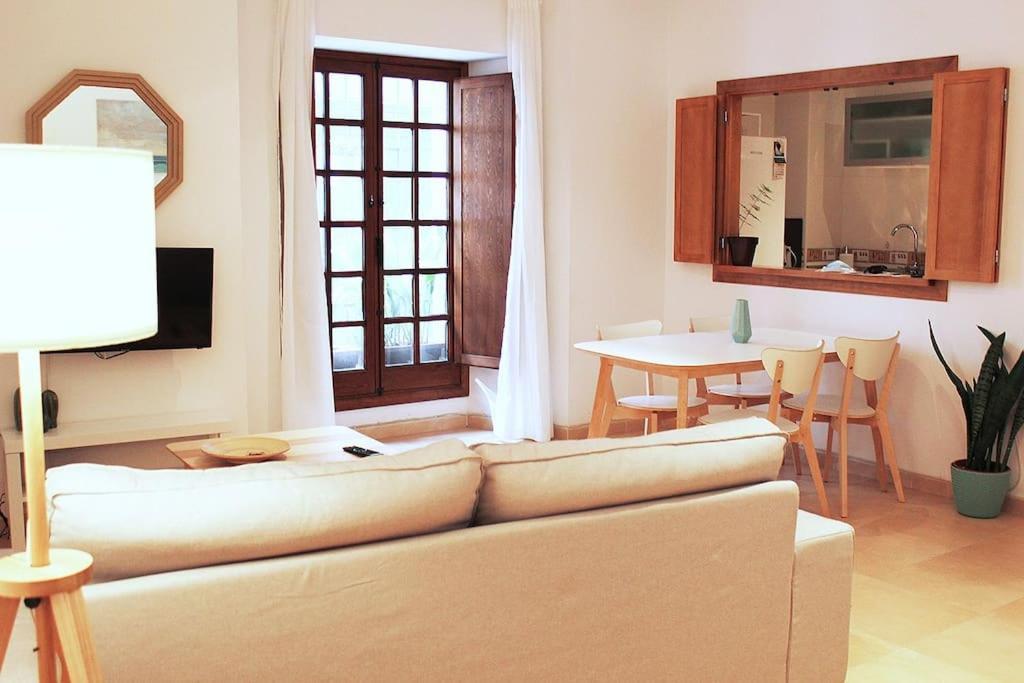 Fancy Apartment In A Historic House, Chiclana City Center By C. Dreams Chiclana de la Frontera Bagian luar foto